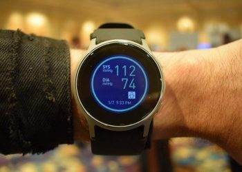 Đồng hồ đo huyết áp sang trọng Omron Heart Guide