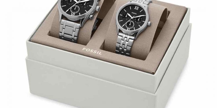 Cặp đôi đang sở hữu đồng hồ đôi