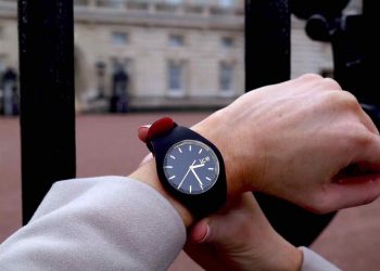 Đồng hồ online có mặt trên khắp các thương mại điện tử