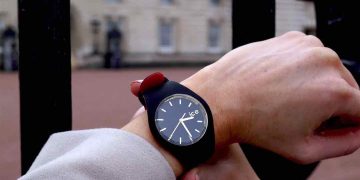 Đồng hồ online có mặt trên khắp các thương mại điện tử