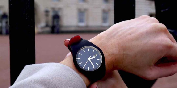 Đồng hồ online có mặt trên khắp các thương mại điện tử