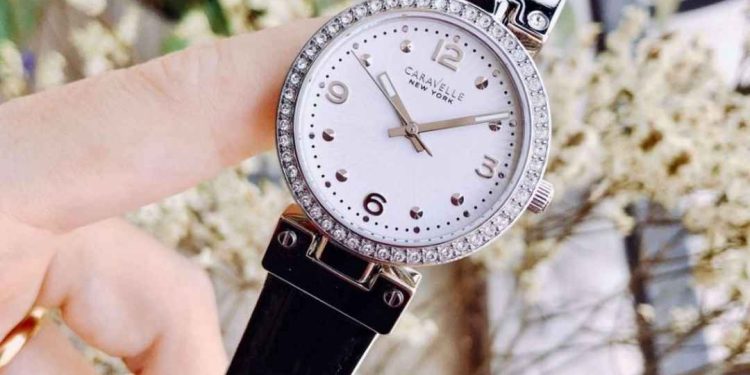 Cách đeo đồng hồ nữ giúp chị em có cảm giác thoải mái nhất