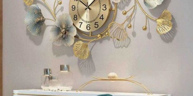 Một số lưu ý cho gia chủ khi sử dụng đồng hồ treo tường trang trí.