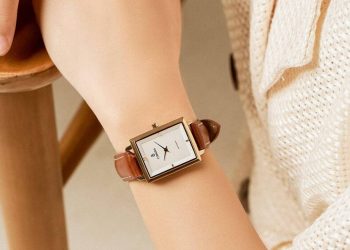 Mẫu đồng hồ nữ dây da được chị em yêu thích hiện nay