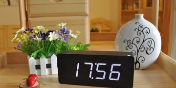 Đồng hồ gỗ để bàn với những lựa chọn đa dạng, tiện lợi