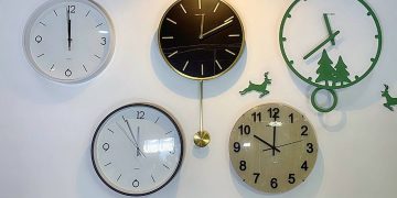 Cách chọn đồng hồ trang trí phù hợp không gian, sở thích