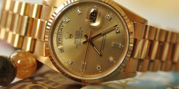 Lưu ý khi sử dụng đồng hồ vàng giúp bảo quản tốt sản phẩm